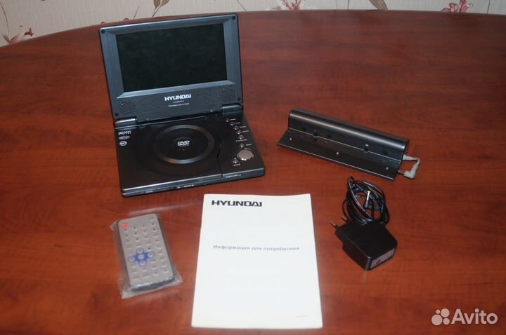 DVD-плеер Hyundai H-lcdvd711