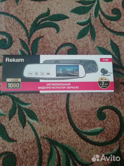 Автомобильный видеорегистратор-зеркало