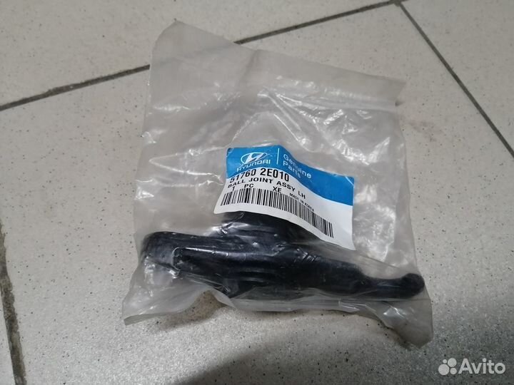 Шаровая опора нижняя левая Хендай Тусон с 2004