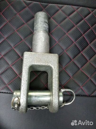 Буксировочный крюк