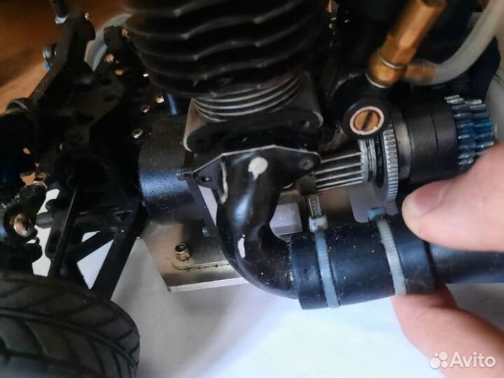 Радиоуправляемая машина на бензине