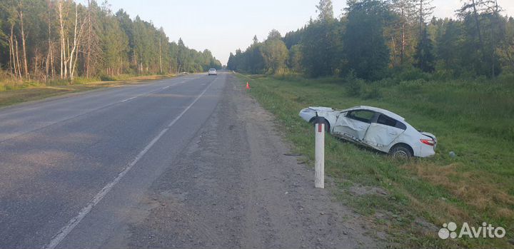 Renault Fluence 1.6 МТ, 2012, битый, 117 000 км