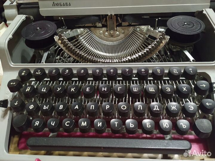 Печатная пишущая машинка 1991 года