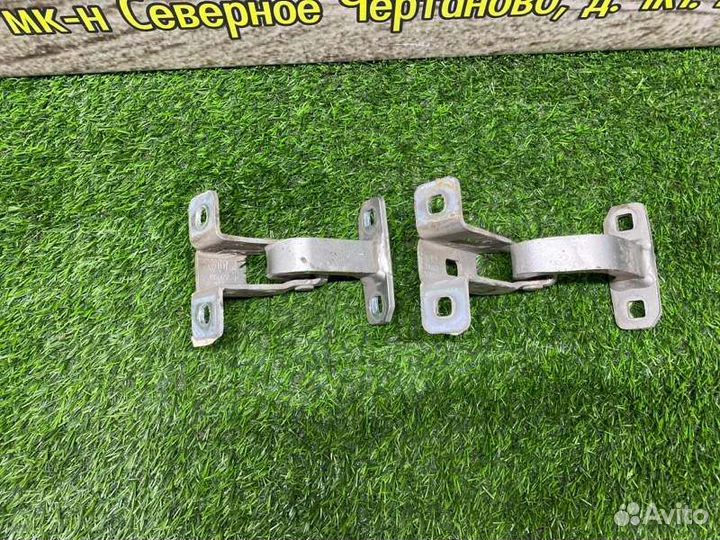 Петля крышки багажника задняя левая LADA Largus