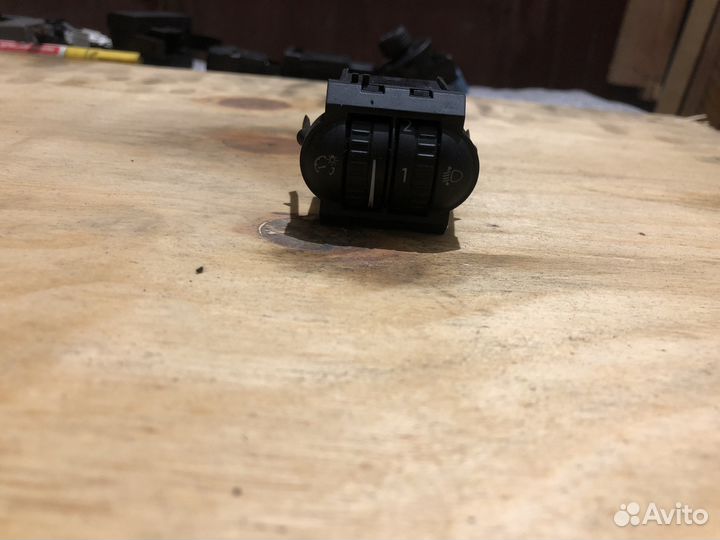 Кнопка корректора фар VW Golf 5