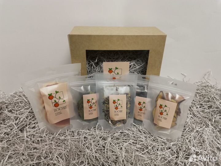 Подарочный набор орехов и сухофруктов 