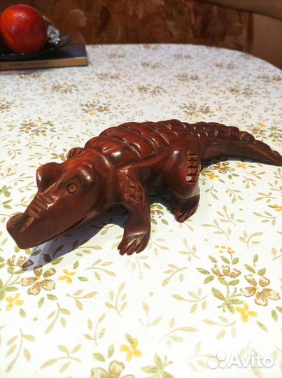 Статуэтка крокодил