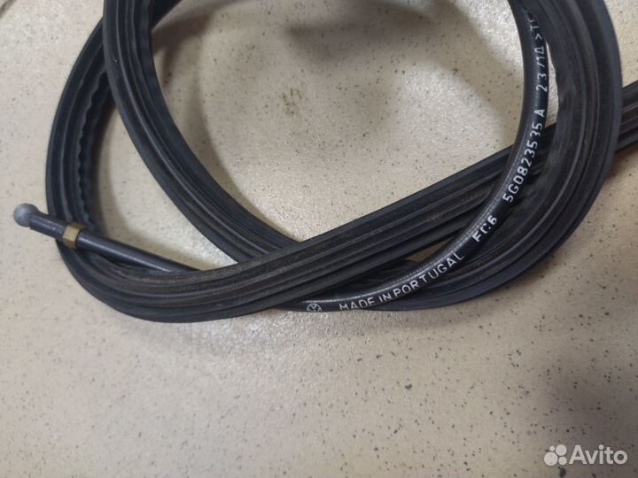 Трос капота (задняя часть) vw Passat 15-, Golf 16