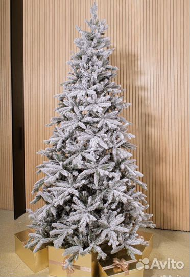 Ель искуственная заснеженная