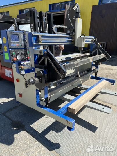 Станок для радиусных фасадов с токарным модулем
