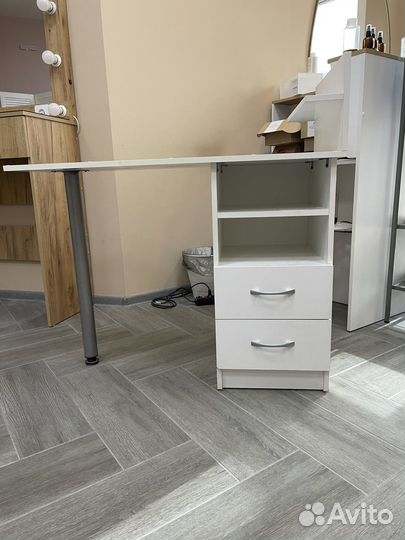 Маникюрный стол, бу