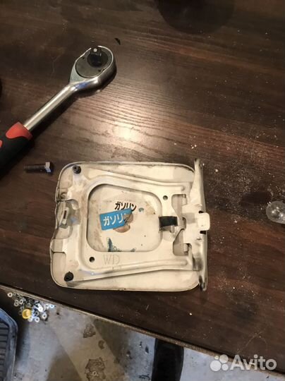 Лючек бензобака камри sv32