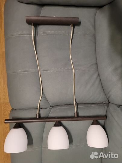 Подвесная люстра с тремя плафонами