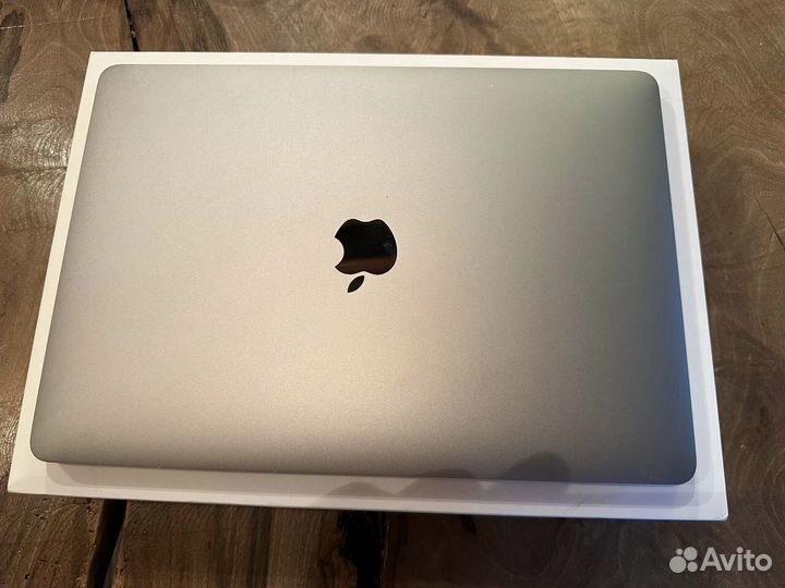 MacBook Pro 13 2020 2.0 GHz i5/16 GB/512 SSD
