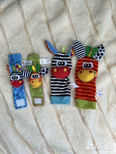 Развивающий набор погремушек (носки и браслеты)