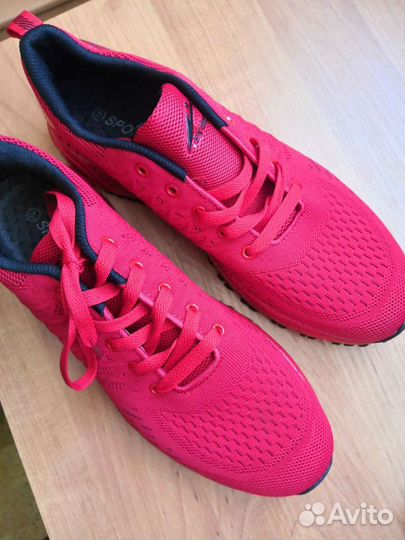 Кроссовки новые