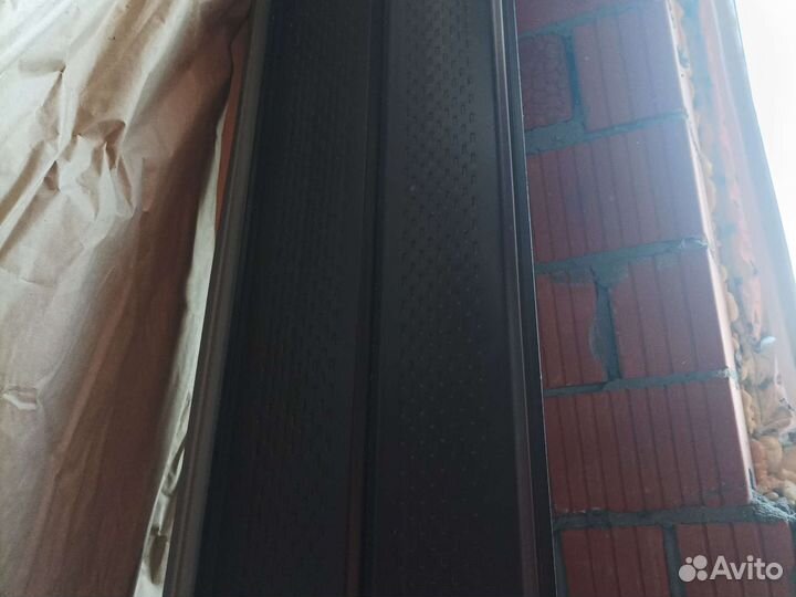 Соффит коричневый