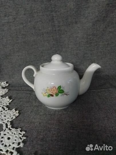 Сахарницы,чайник,молочники,блюдца СССР