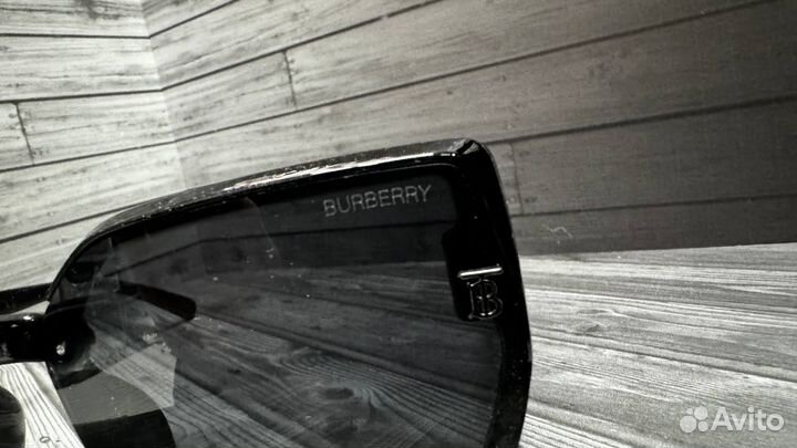 Солнцезащитные очки женские Burrbbery