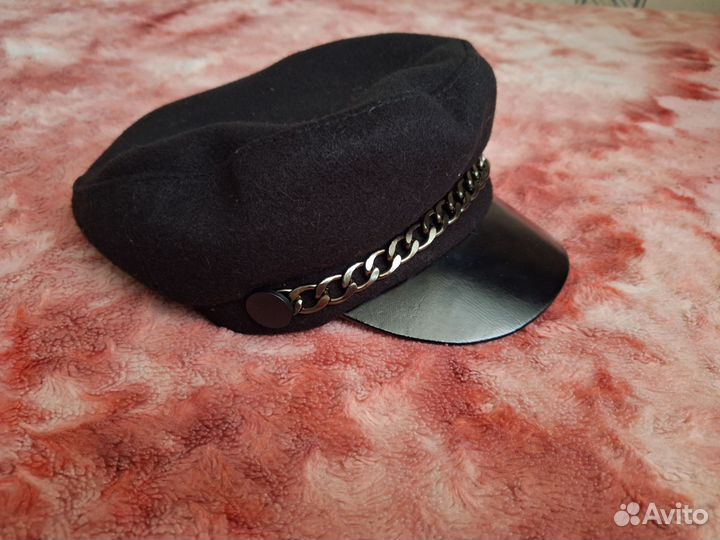 Шапка женская и кепка