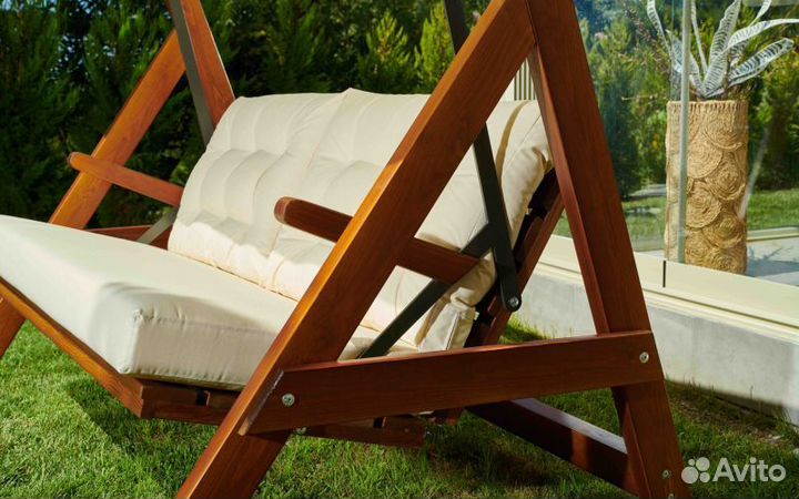 Деревянные качели с подушками Paris