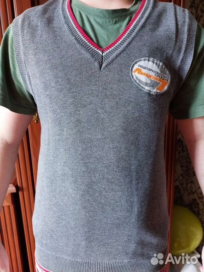 Жилетка для мальчика школьная