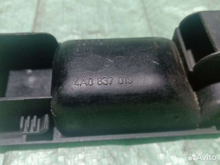 Ручка передняя левая Audi A6 седан 2.6I 1996