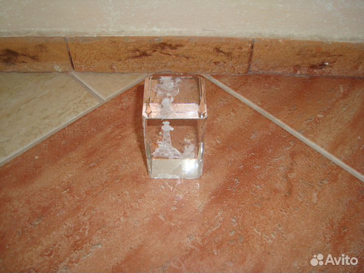 Стеклянный сувенир с лазерной гравировкой