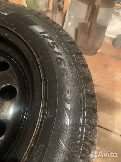 Комплект зимних колес Pirelli Ice Zero 175/65 R14
