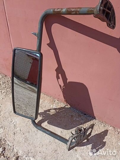 Стойка левого зеркала Фредлайнер