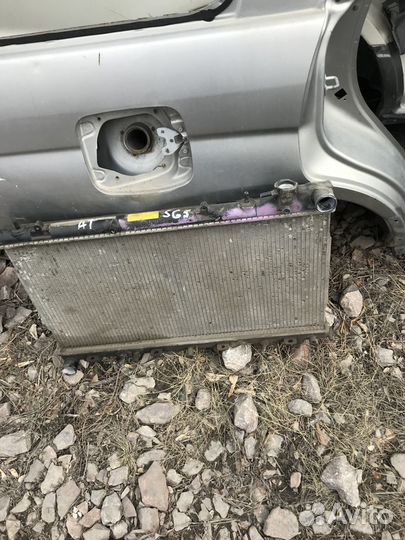 Радиатор двигателя Subaru Forester SG5