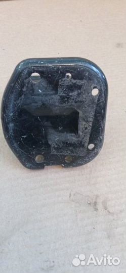 Кронштейн усилителя бампера задний левый Nissan