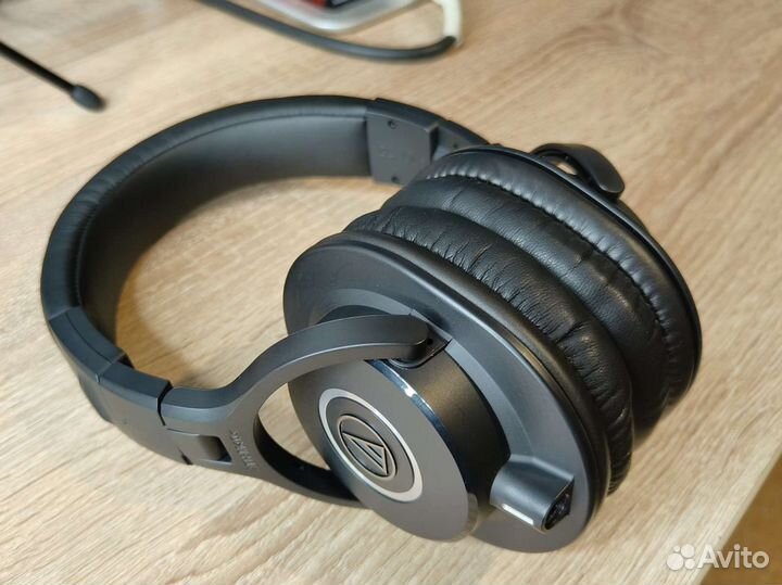 Студийные наушники Audio-Technica ATH-M40X Новые