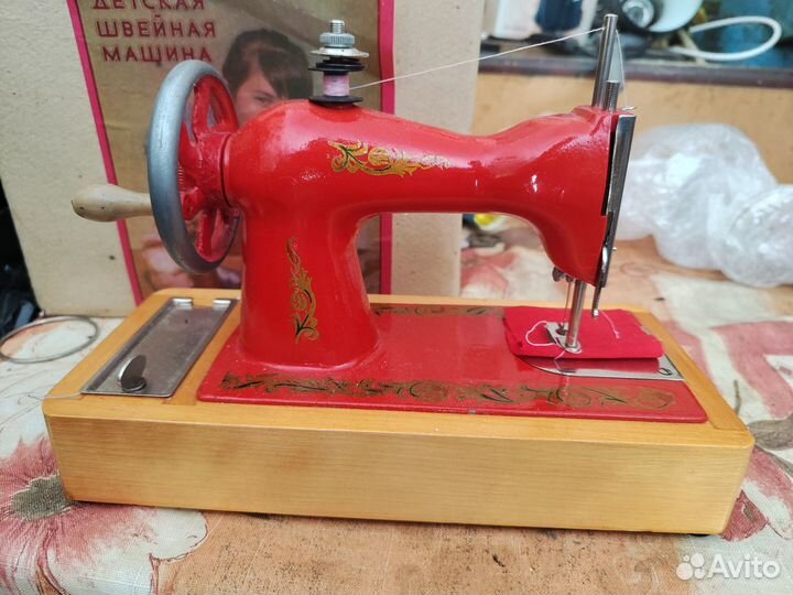 Детская швейная машинка