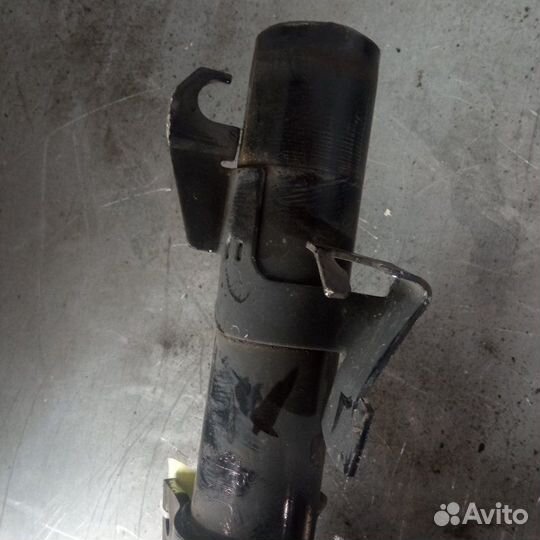 Амортизатор передний правый Mazda 3 BK 2003-2009