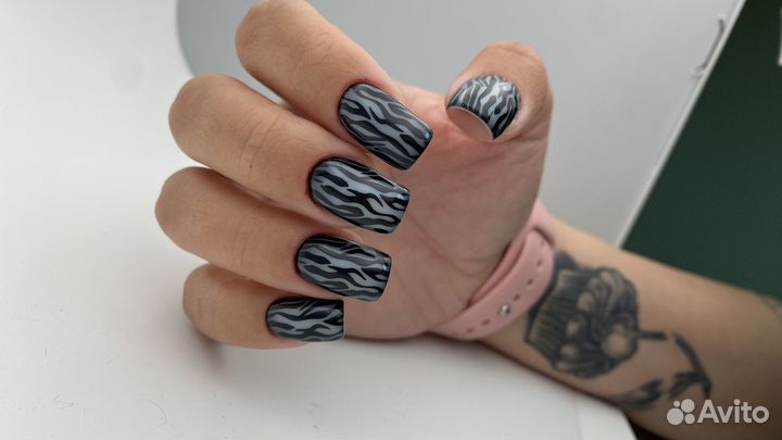 Маникюр педикюр