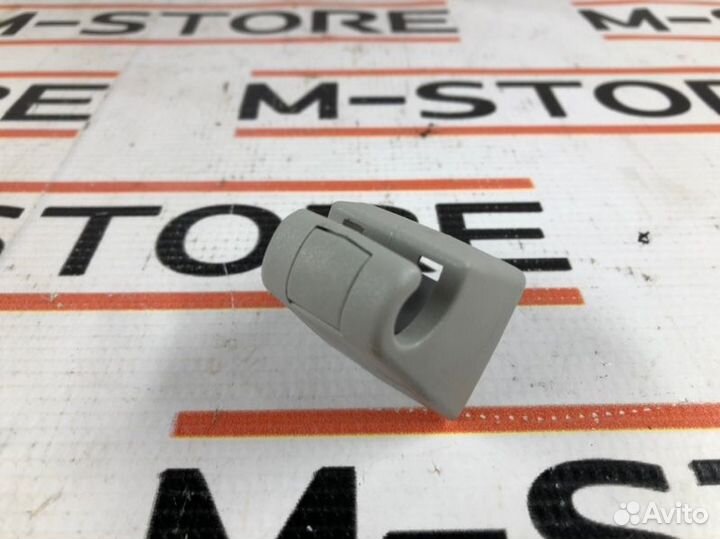 Крючок солнцезащитного козырька Mercedes-Benz