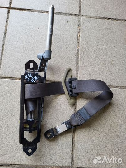 Ремень безопасности передний правый volvos80 1998