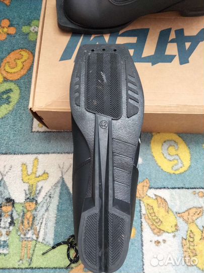 Лыжные ботинки