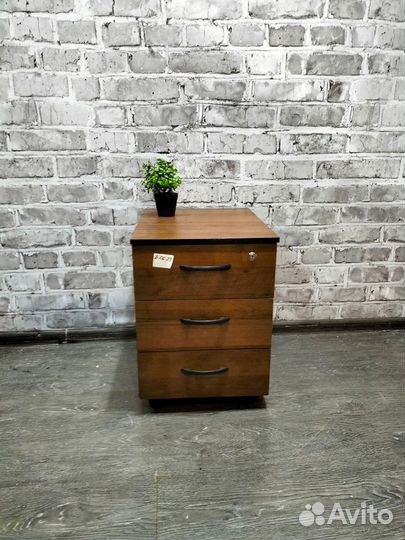 Тумба на колёсах 3 ящика