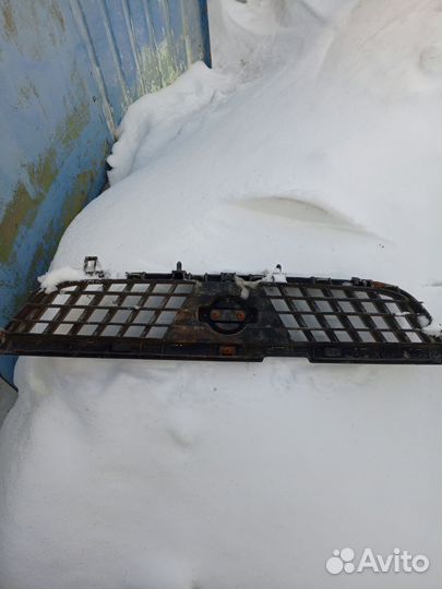 Решетка радиатора нисан Санни