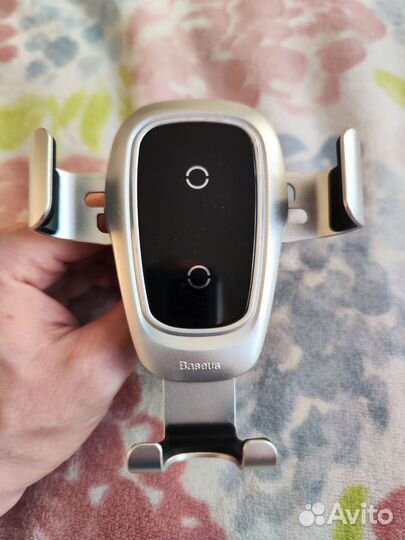 Беспроводная зарядка для авто