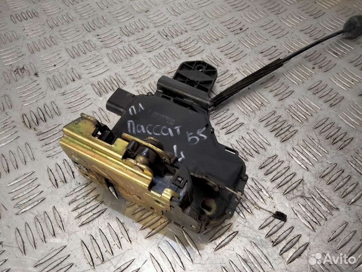 Замок передний левой двери Passat B5