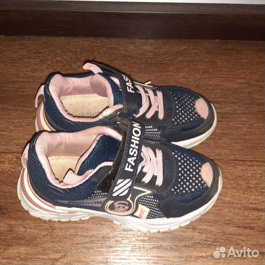 Кроссовки для девочки