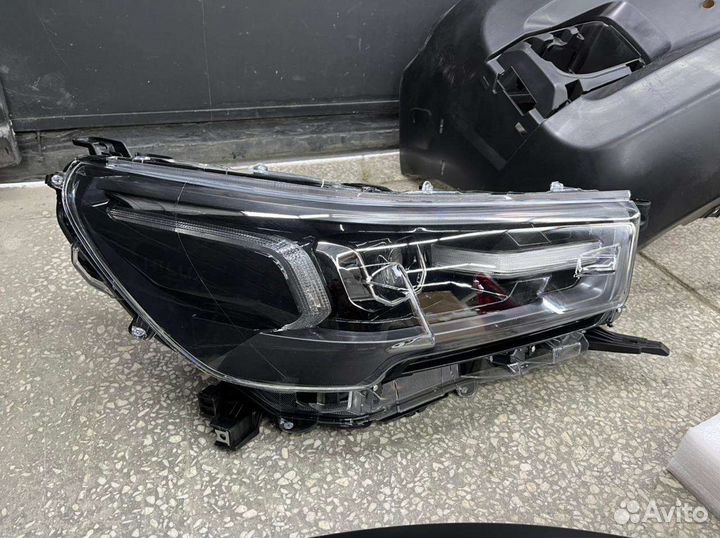 Рестайлинг Toyota Hilux 2020 в Black Onyx