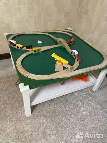 Детский столик с железной дорогой