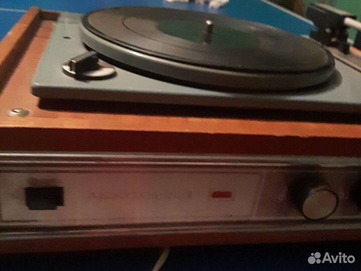 Проигрыватель винила. волна 307.Электрофон пер