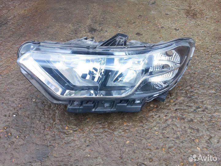 Нива тревел передняя левая фара
