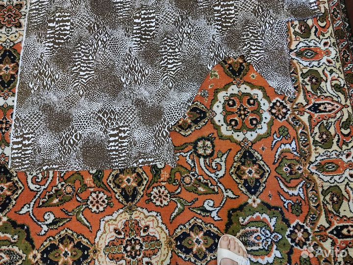 Отрез ткани шелк