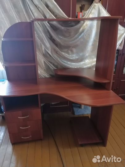 Компьютерный стол